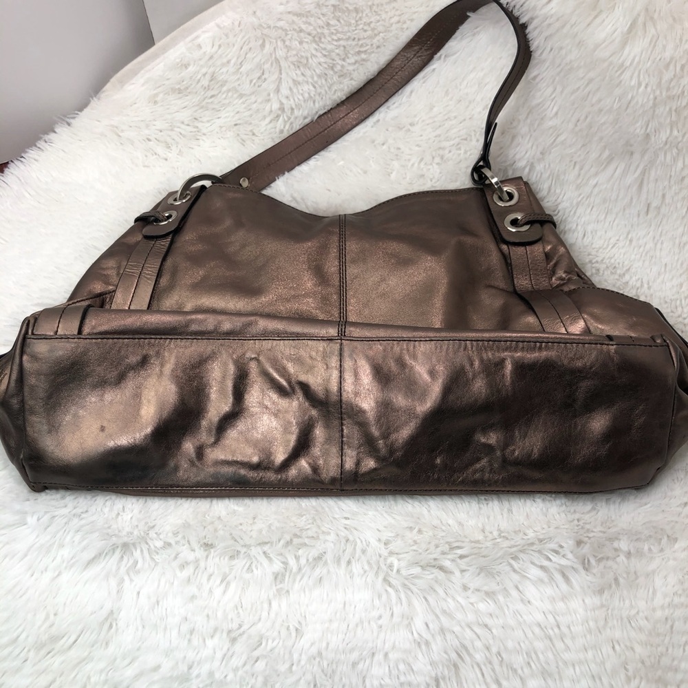 KENNETH COLE Metallic Shoulder Bag. EUC. - Picture 3 of 7